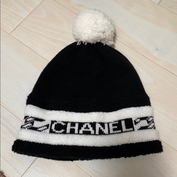 CHANEL BEANIE - Picture 1 of 6